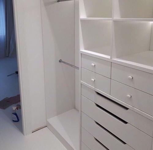 Вот эту замечательную гардеробную собрал мyж. 02