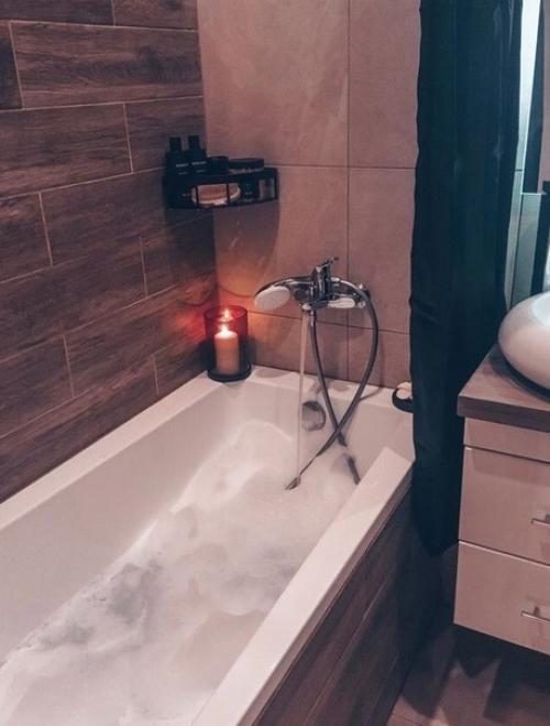 До чего же уютный интерьер ванной комнаты.