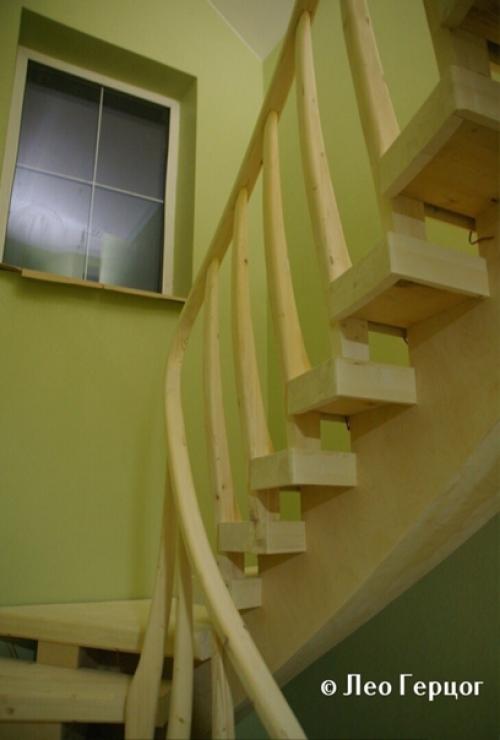 Лестница на второй этаж в частном доме. 07