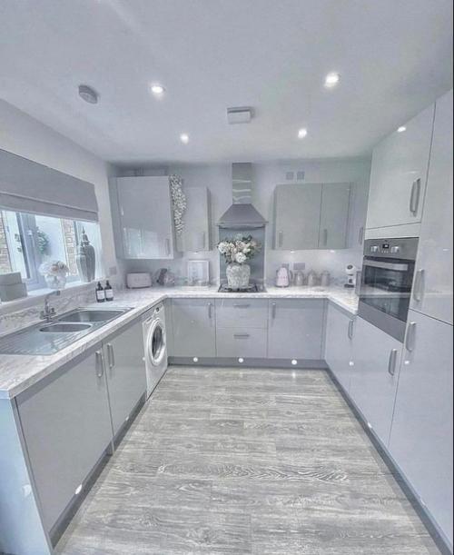 Белый цвет ослепительно!