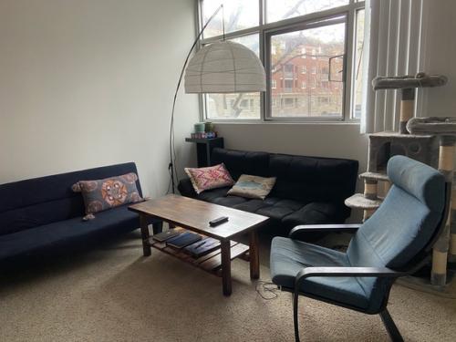 Привет согрупники!  Хотелось бы услышать ваше мнение/советы касательно интерьера моей съёмной квартиры. 01