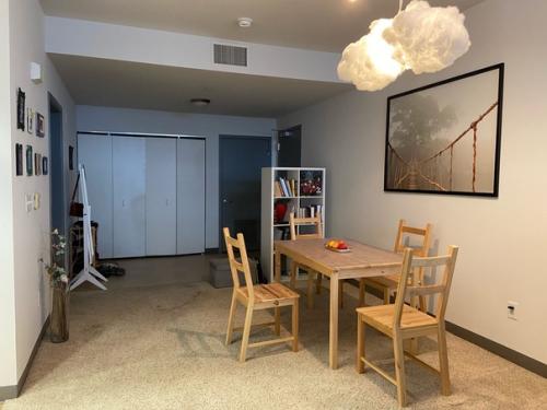 Привет согрупники!  Хотелось бы услышать ваше мнение/советы касательно интерьера моей съёмной квартиры.