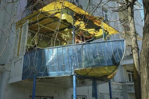 Лишь в том случае, если уж балкон - то не как у всех! 05