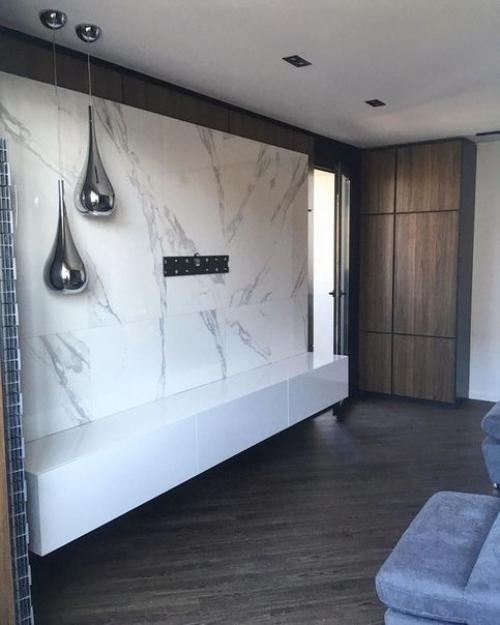 Лишь в том случае, если уж собираетесь делать ремонт своими силами. 04