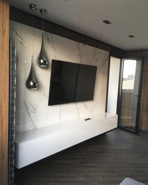 Лишь в том случае, если уж собираетесь делать ремонт своими силами. 05