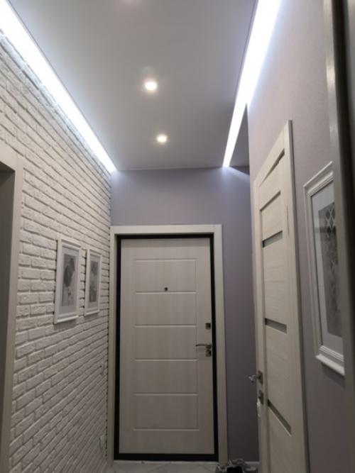 В такой крохотной однушке удалось даже спальное место выделить. 09