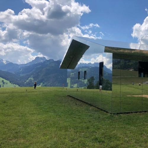 Как спрятаться от многочисленных родственников на даче. 01