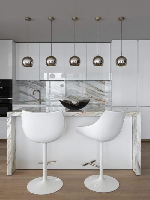 Из панорамных окон квартиры открывается красивый вид на Москву. 03