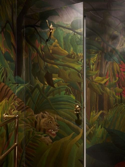 Небольшая квартира в кенсингтоне преобразилась из стандартного жилья в оригинальное пространство с элементами неожиданности. 05