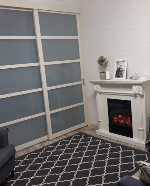 Вот так вот мы комнату при помощи раздвижной перегородки разделили. 04