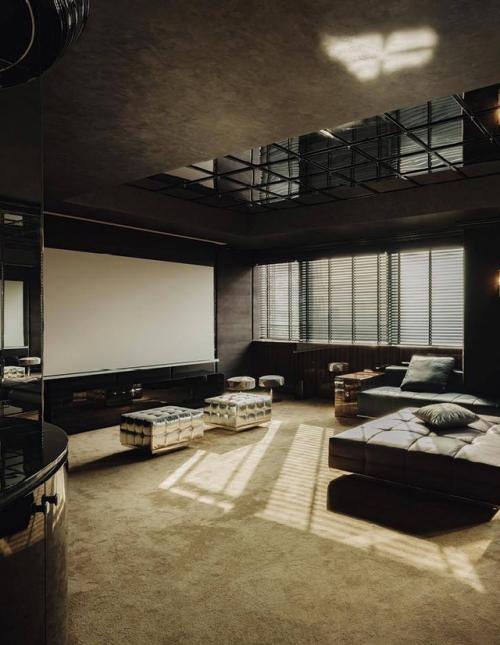 Дерево, мрамор и хрустальные люстры: пентхаус в Китае. 06