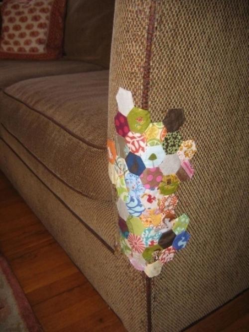 Часто бывает, что любимый питомец портит мебель. 07