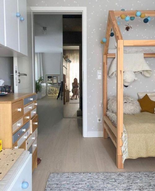 Эта просторная квартира площадью 90 квадратных метров идеально подходит для семьи с двумя детьми. 01