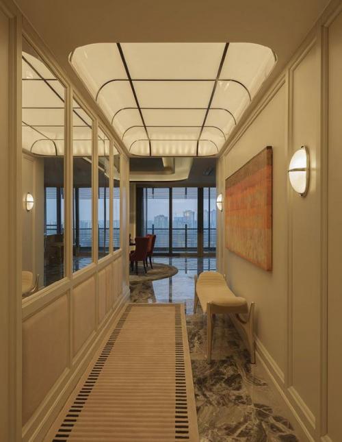 Дерево, мрамор и хрустальные люстры: пентхаус в Китае. 05