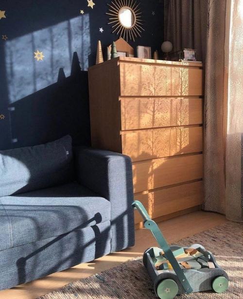 Эта просторная квартира площадью 90 квадратных метров идеально подходит для семьи с двумя детьми. 02