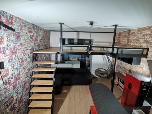 Вот такую кровать смастерили. 06