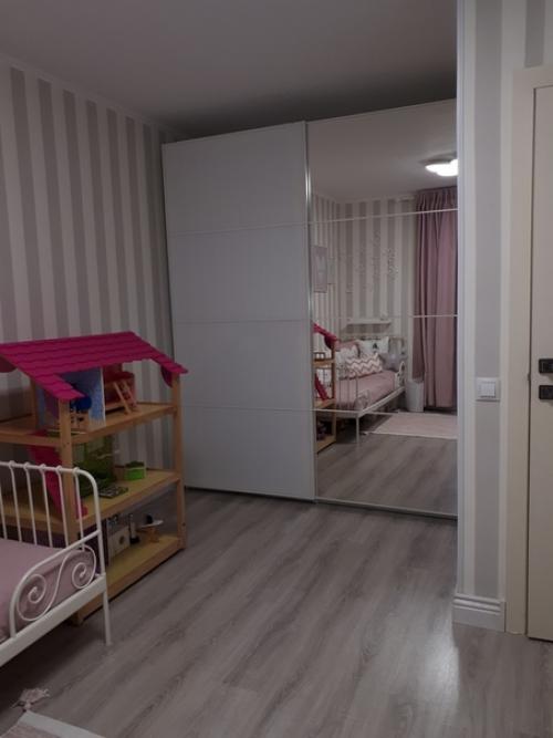 Вот такой ремонт мы дочурке в комнате сделали. 03