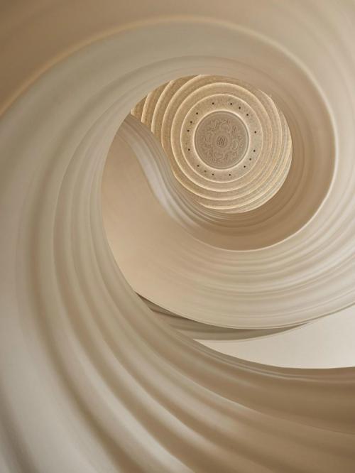 В чунцине открылся бутик Curiel Casa, который сам по себе напоминает театральную постановку. 06