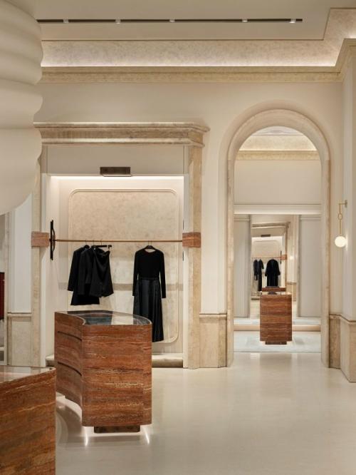 В чунцине открылся бутик Curiel Casa, который сам по себе напоминает театральную постановку. 03