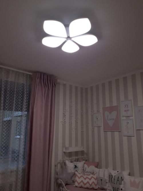 Вот такой ремонт мы дочурке в комнате сделали. 01