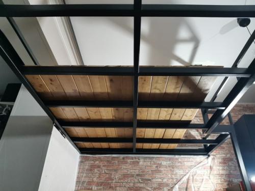 Вот такую кровать смастерили. 03