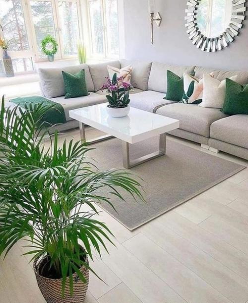 Удачные зеленые акценты в светлом интерьере. 01