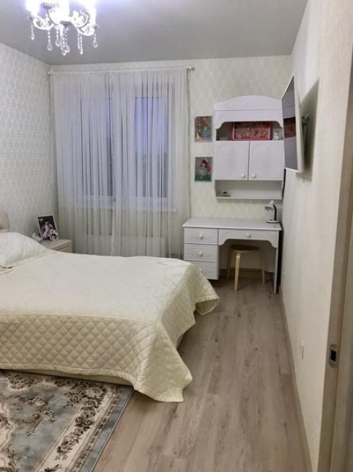 Родители подарили дочери - студентке квартиру. 03