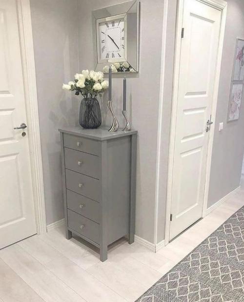 Удачные зеленые акценты в светлом интерьере. 04