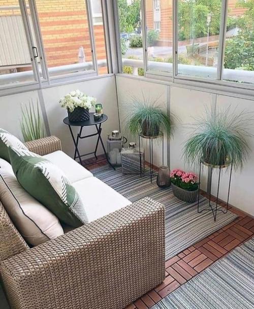 Удачные зеленые акценты в светлом интерьере. 03