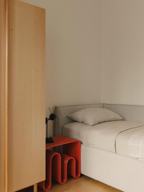 Дизайнер Екатерина Субботина создала спокойный, тёплый интерьер для молодой семьи, вдохновлённый японским опытом заказчиков. 02