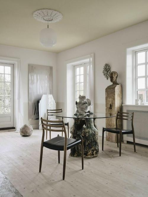 Датский архитектор и художник Александра мадирацца превратила свой дом в хеллерупе, пригороде Копенгагена, в личный манифест. 04