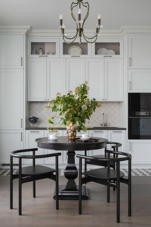 Спокойствие формы и игра оттенков.

