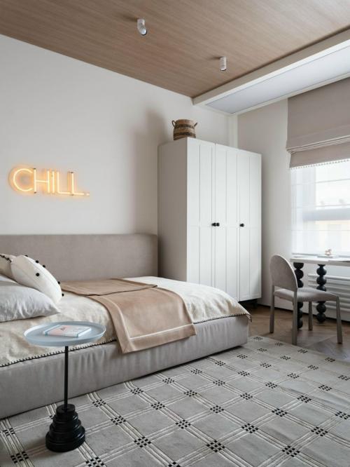 Деревянный потолок и выразительная плитка: квартира 62 м в Москве. 03