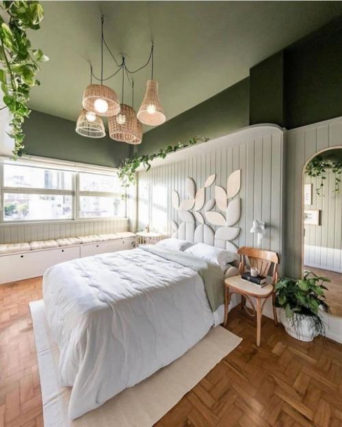 Спальня с подъемной кроватью, для того, чтобы сделать полноценное рабочее место.