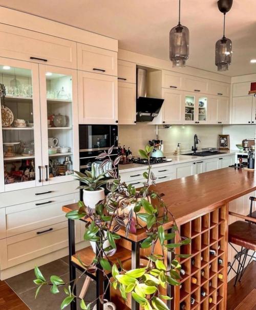 Вот, что бывает, когда окна в квартире выходят на солнечную сторону. 05