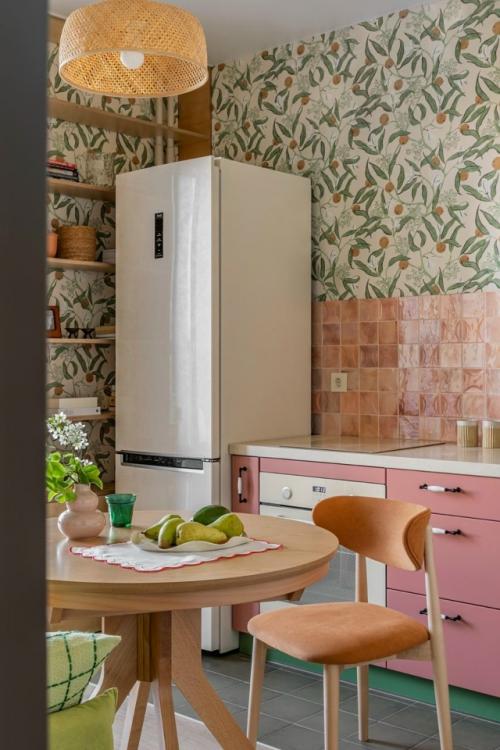 Уютная квартира в стиле кантри доказывает, что даже на небольшой площади можно создать солнечное и гармоничное пространство. 01