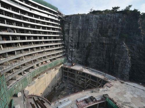 Просто фантастика!  Как из карьера сделали невероятный отель! 07