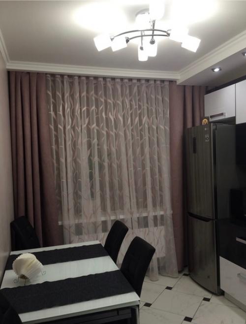 Магнитиками холодильник сбоку уже увешенный. 02