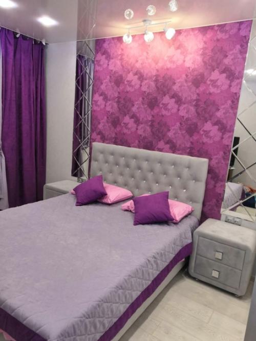 Добрый вечер!  Хотела бы услышать критику ремонта спальни, что может добавить или наоборот убрать? 04