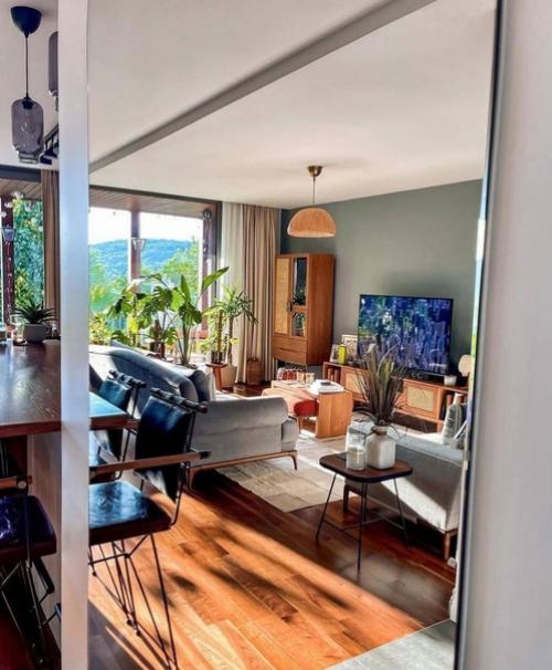 Вот, что бывает, когда окна в квартире выходят на солнечную сторону. 03