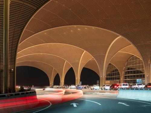 Аэропорт с Воздушной крышей в Камбодже от Foster + Partners. 01