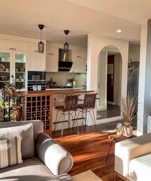 Вот, что бывает, когда окна в квартире выходят на солнечную сторону.