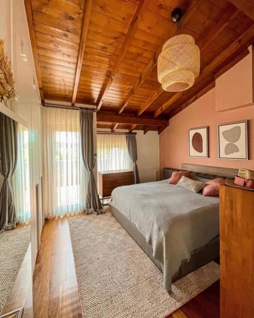 Вот, что бывает, когда окна в квартире выходят на солнечную сторону. 08