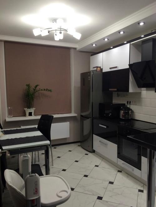 Магнитиками холодильник сбоку уже увешенный. 01