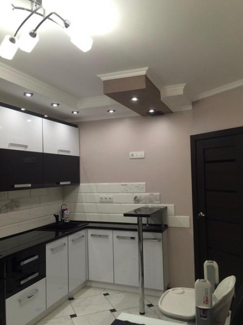 Магнитиками холодильник сбоку уже увешенный.