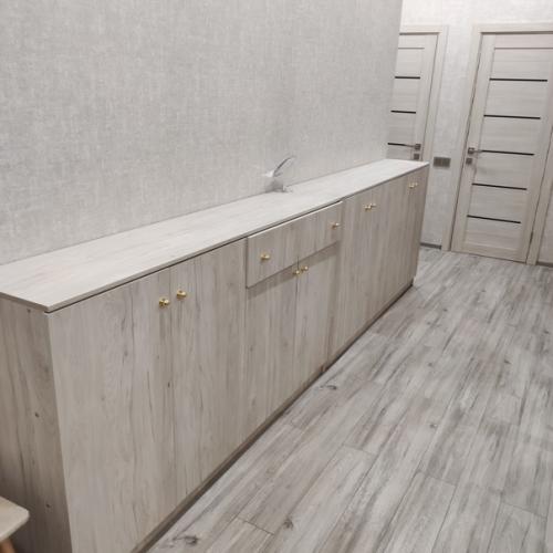 Посоветуйте, пожалуйста, как облагородить зону над комодом, длиной 4. 5 метра.