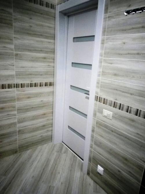 Сделали с напарником санузел в кирпичном доме. 04