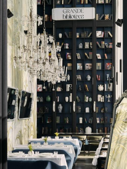 В новом ресторане на белорусской классическая эстетика встречается с атмосферой старинной библиотеки. 08