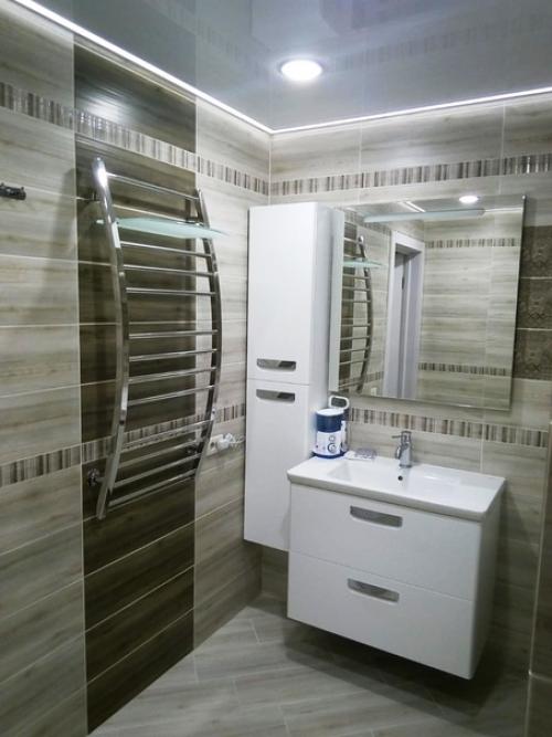 Сделали с напарником санузел в кирпичном доме. 01