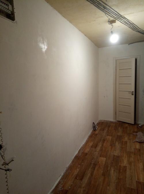 Делала ремонт в прихожей, стены полностью сама сделала. 03